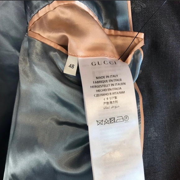 Gucci blazer. Bumble bee pattern. Runs small. Like a 42R - Picture 4 of 9